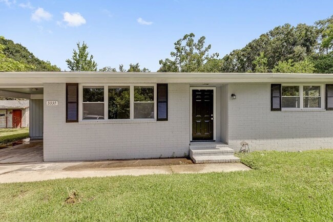 Foto del edificio - Remodeled home with Huge Backyard