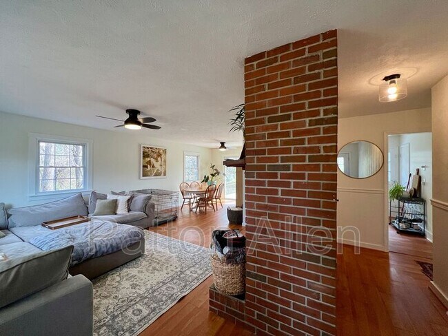 Foto del edificio - 30 Stevens Hill Rd