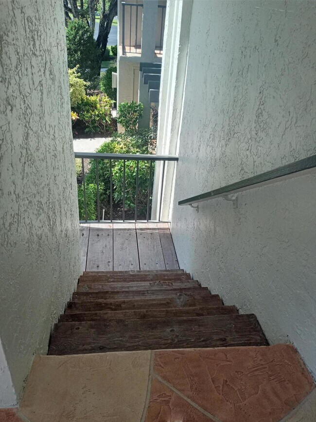 Building Photo - 5750 Fairway Park Ct