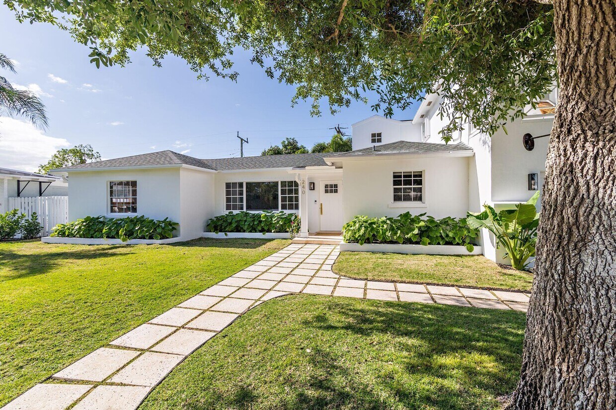 Primary Photo - 240 Santa Lucia Dr
