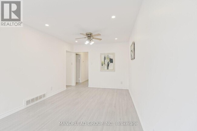 Photo du bâtiment - 32 Clydesdale Dr