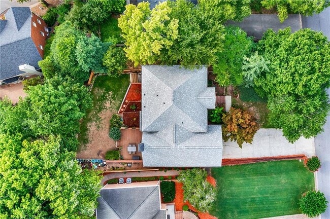 Building Photo - 2448 Kings Arms Dr