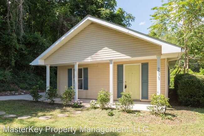 Foto del edificio - 3 br, 1 bath House - 211 Golf Course Drive