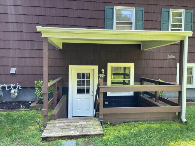 Foto del edificio - 328 E Broadway