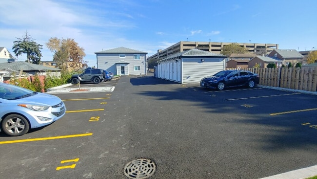 Foto del edificio - 5366 S Laramie Ave