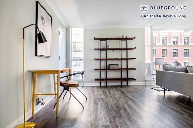 Building Photo - 227 E Walton Pl