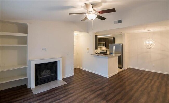Foto del edificio - 628 Granville Ct