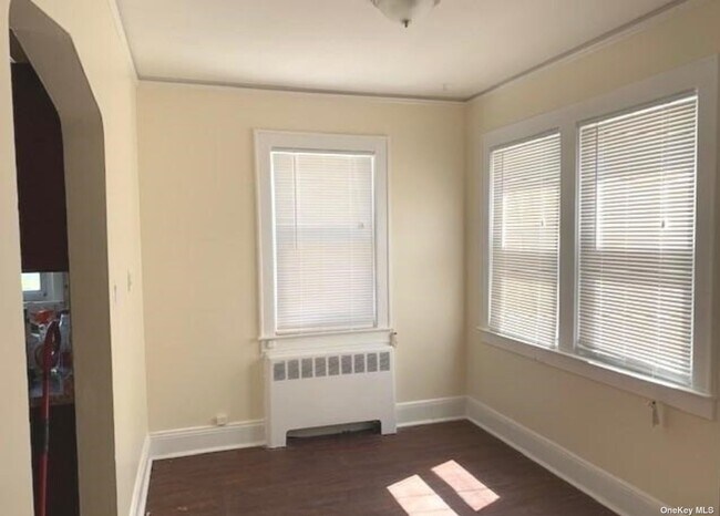 Foto del edificio - 59-05 Fresh Meadow Ln