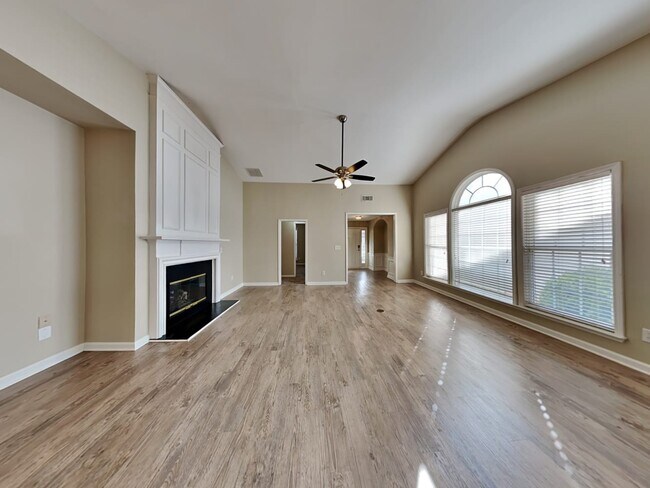 Building Photo - 6630 Waveland Dr