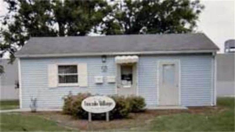 Primary Photo - 1000 N College St