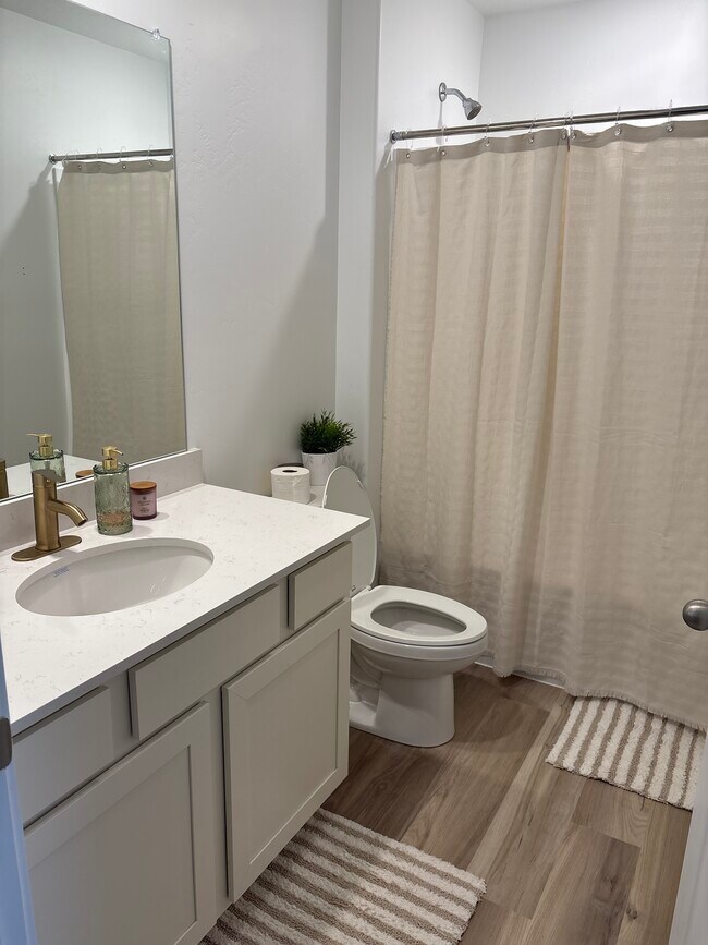 Foto del edificio - 1744 E Albion Dr