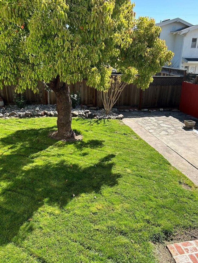 Building Photo - 510 Liberty Street, Petaluma, CA 94952