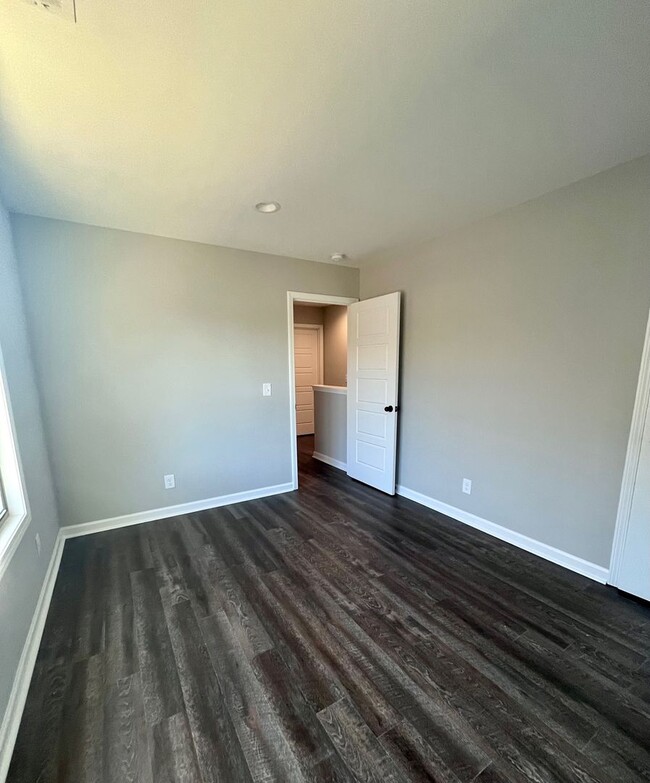 Foto del edificio - 1235 Bluebird Rd., Unit C