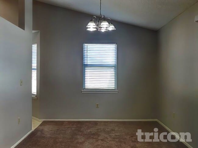 Building Photo - 635 Charles Pinckney St