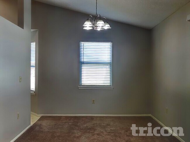 Foto del edificio - 635 Charles Pinckney St