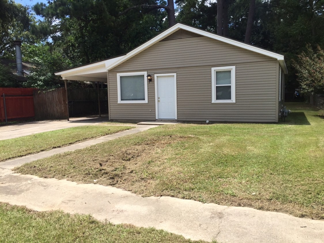 Primary Photo - 205 N Ruland St