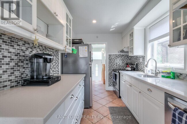 Building Photo - 203 Calvington Dr
