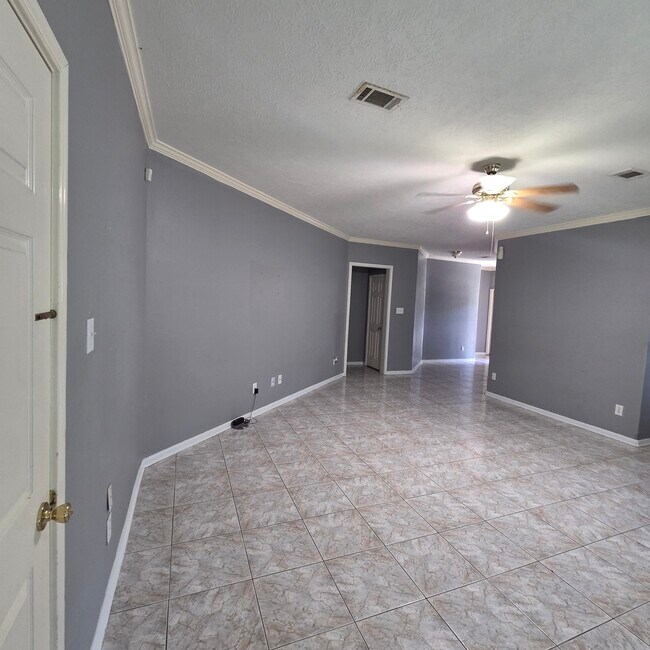 Foto del edificio - 9907 Golden Glen Dr