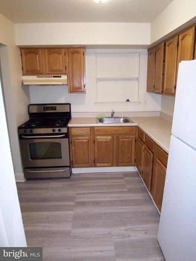 Building Photo - 50 Willow Ct
