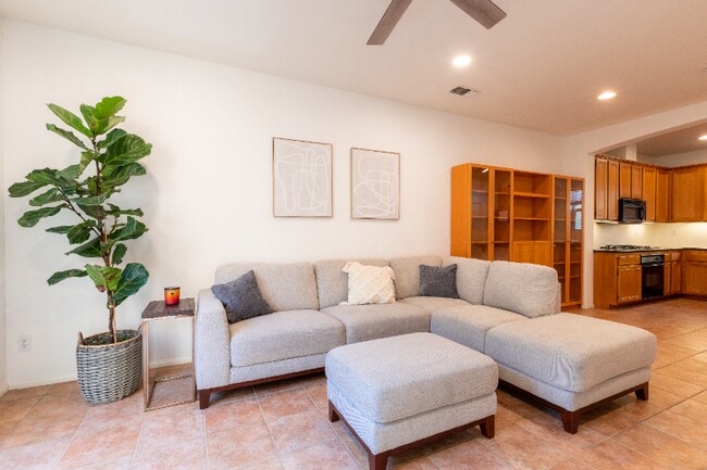 Foto del edificio - 2658 Escala Cir