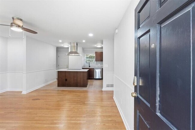 Foto del edificio - 2815 Carolyn Dr