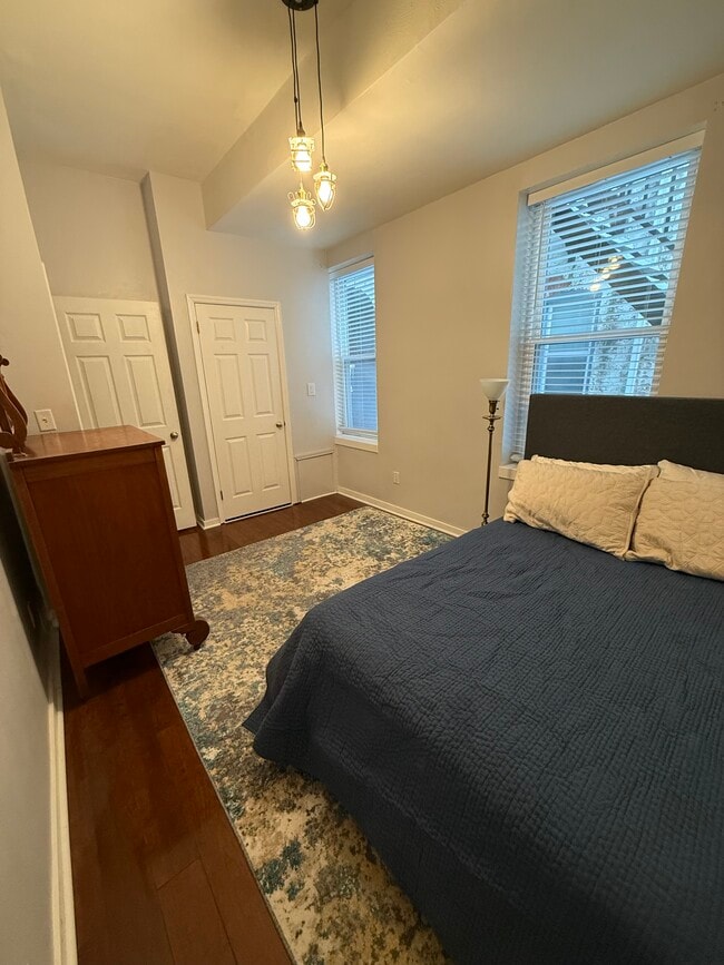 Building Photo - 602 Lockhart St