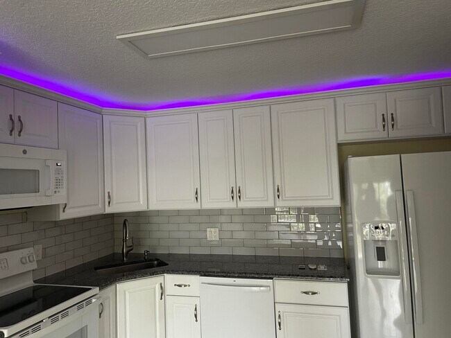 Foto del edificio - 205 Foxtail Dr