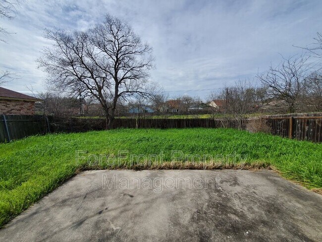 Foto del edificio - 8219 Sunshine Trail Dr