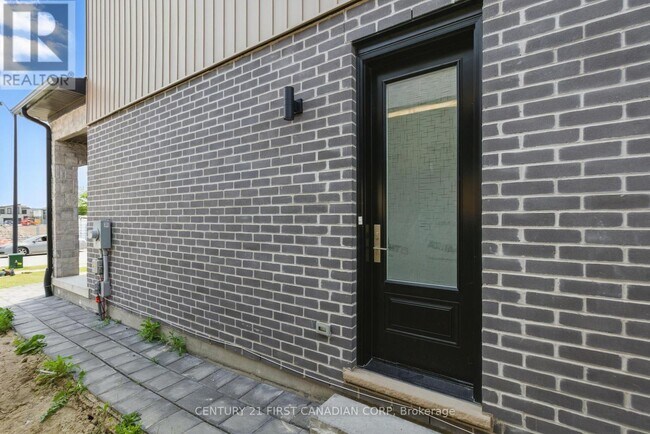 Building Photo - 2308 Saddlerock Ave