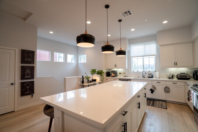 Foto del edificio - 8339 N Peyton Way