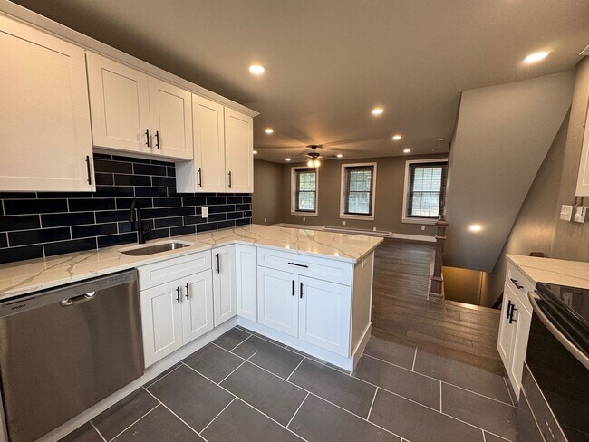Foto del edificio - LARGE One Bedroom in Downtown Emmaus