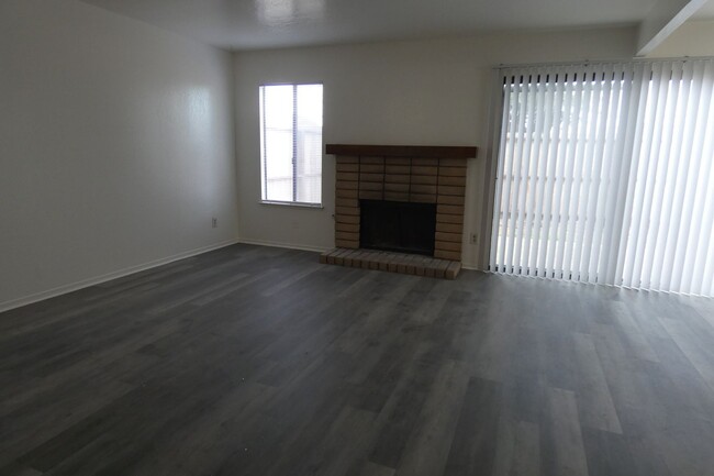 Foto del edificio - 3 Bedroom, 2.5 bath condo for rent