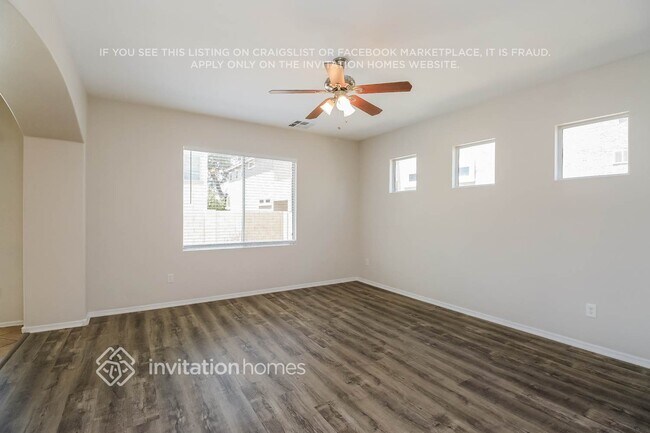 Foto del edificio - 1354 S Longspur Ln