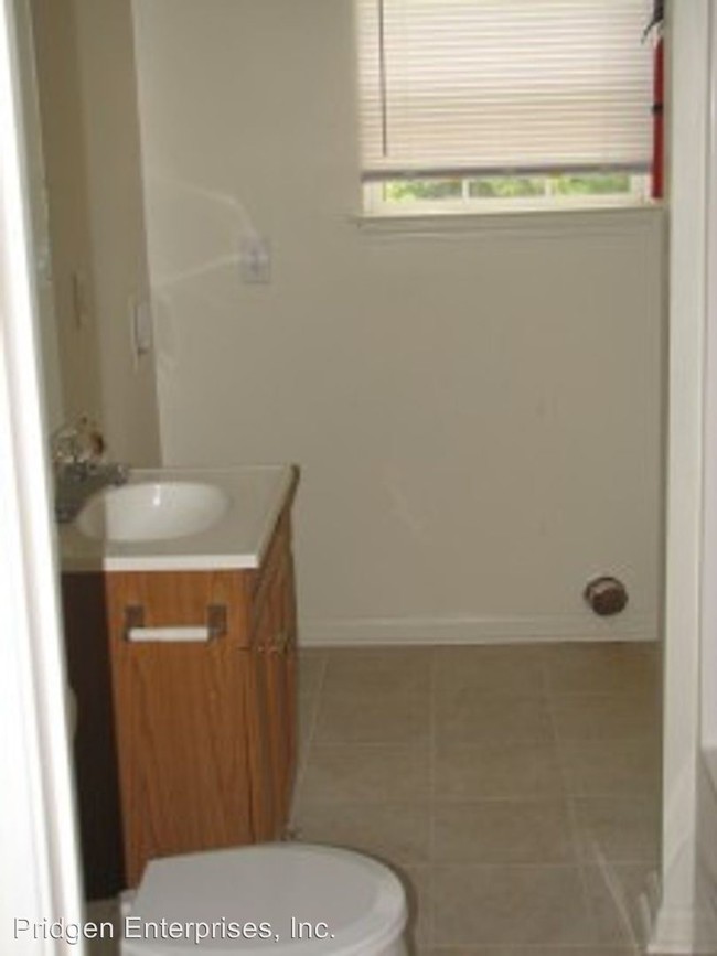 Building Photo - 100-102 Mario Cir