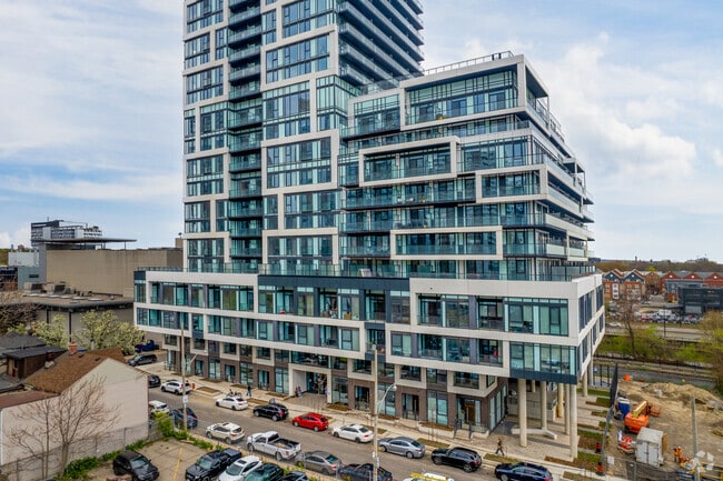 Building Photo - River & Fifth Condos