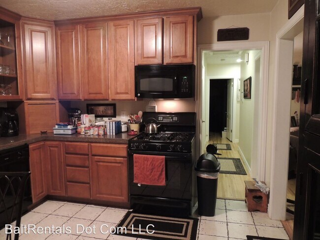 Building Photo - 4 br, 2 bath House - 2776 Wilshire Circle