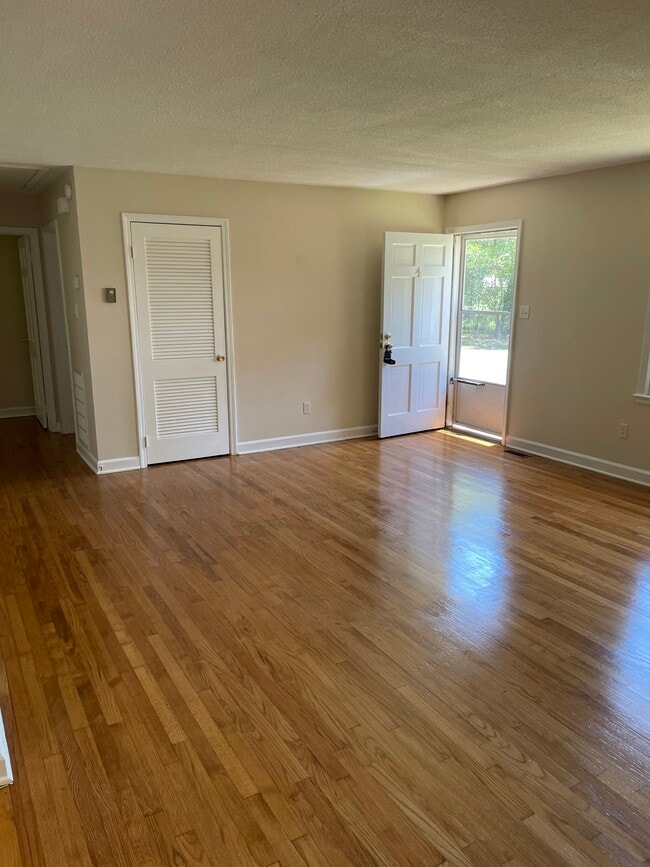 Living Room - 710 Riverside Dr