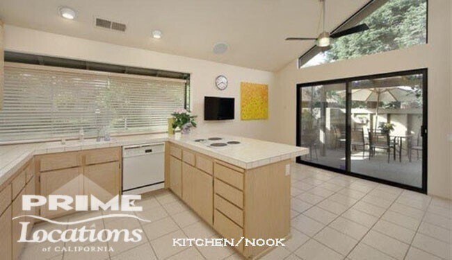 Foto del edificio - Prestigious Gold River home in gated commu...