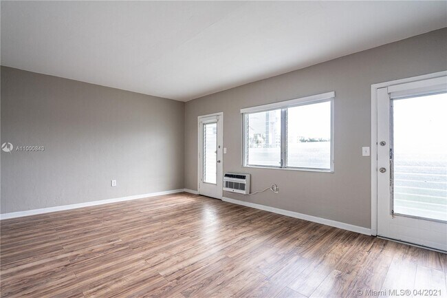 Building Photo - 10200 E Bay Harbor Dr