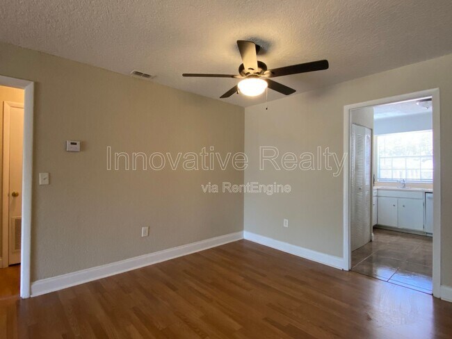 Building Photo - 412 Banyon Tree Cir