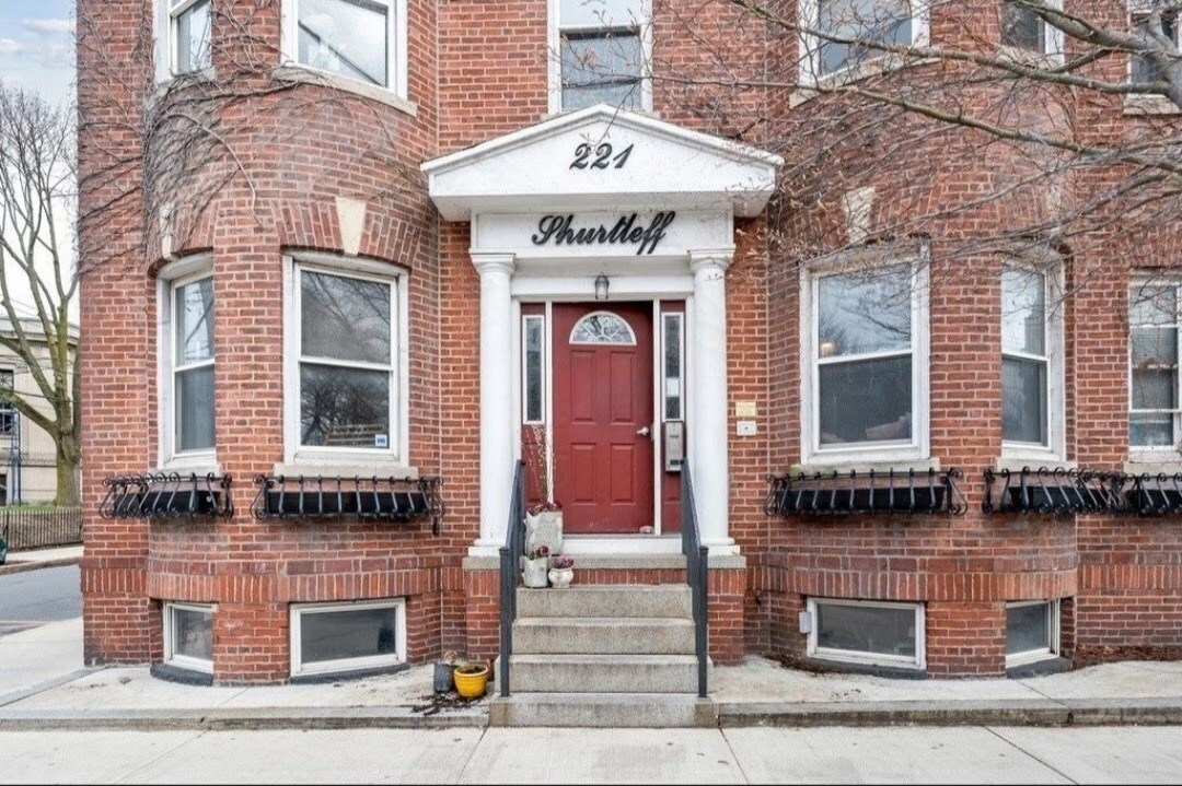 Foto principal - 221 Shurtleff St