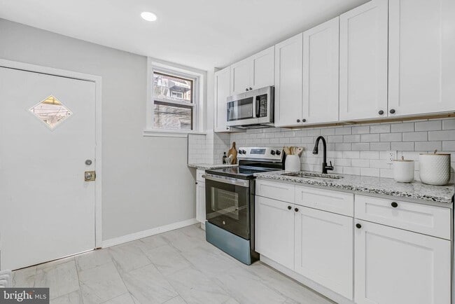 Building Photo - 2839 Winton St