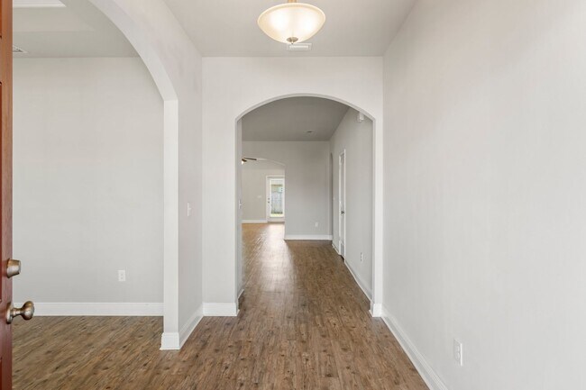 Building Photo - For Lease - Executive 3 BR/2 BA Home by No...