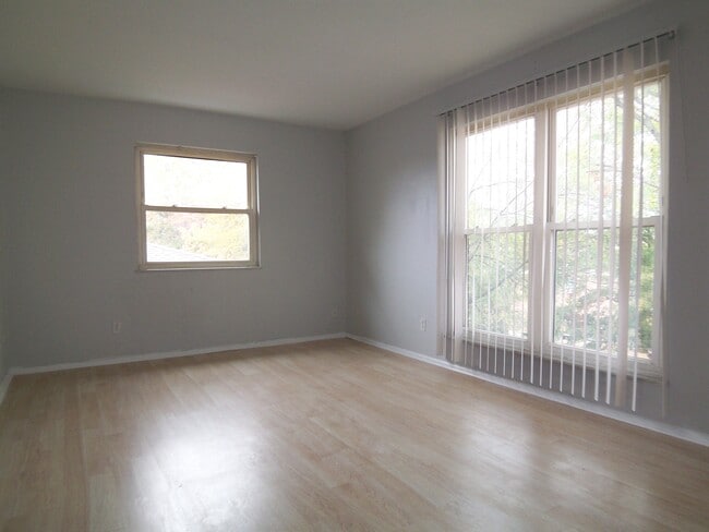Building Photo - 10366 Parkman Dr