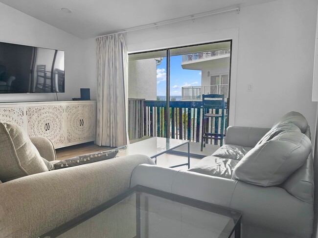 Building Photo - 50% off first months rent.  Gulf front community, Gulf views from balcony, community pool, walkin...