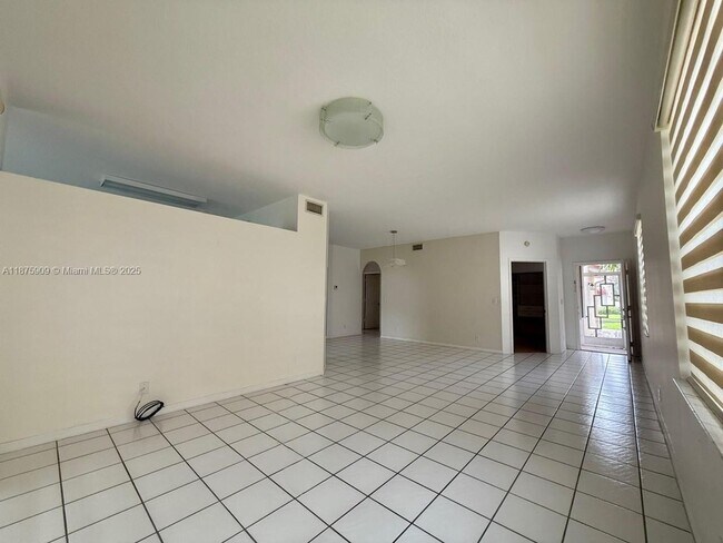 Foto del edificio - 8658 Vía Reale