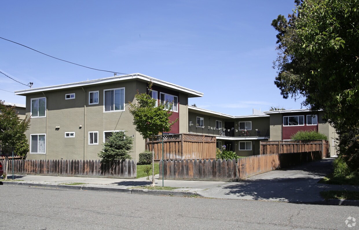 Foto principal - 994-996 60th St