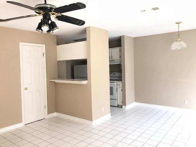 Building Photo - 201 Martingale