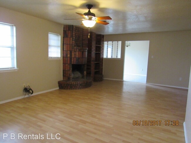 Building Photo - 3 br, 2 bath House - 1705 SE Jarman Ave