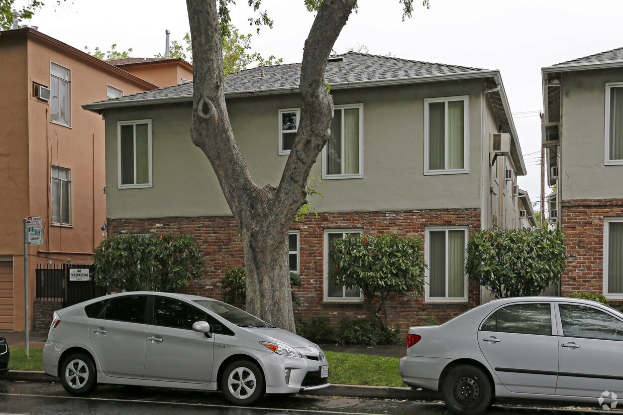 Building Photo - 1805 N St